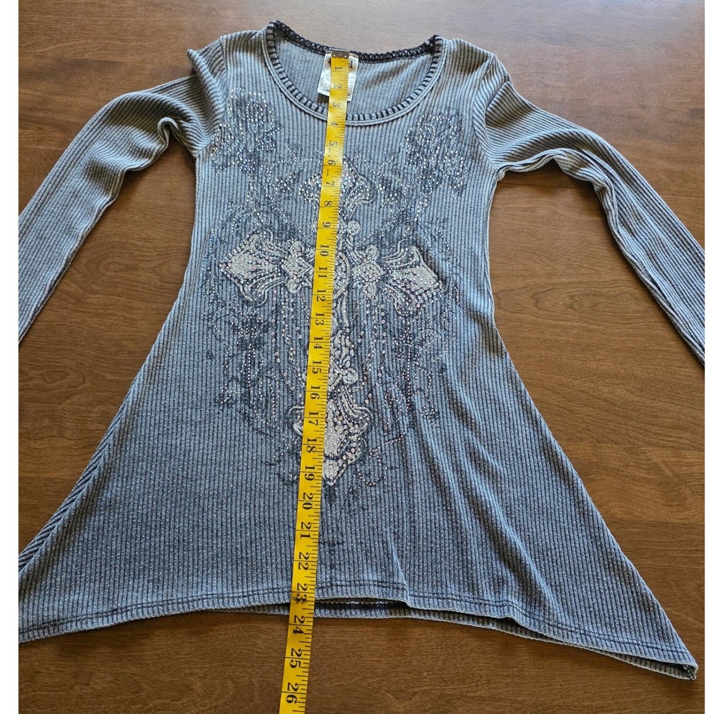 Vocal Grey Mineral Wash Rhinestone Cross Sharkbite Long Sleeve Top Small light - Picture 4 of 9